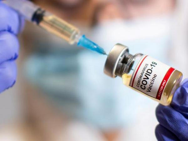 Какой вакциной от COVID-19 будут прививать украинцев: особенности и побочные эффекты
