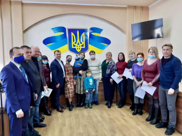 В Покровске переселенцам вручили ключи от квартир