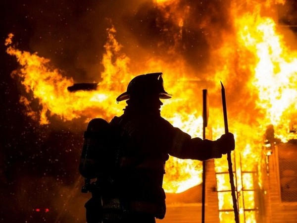Во время пожара в одной из квартир Горняка удалось спасти мужчину