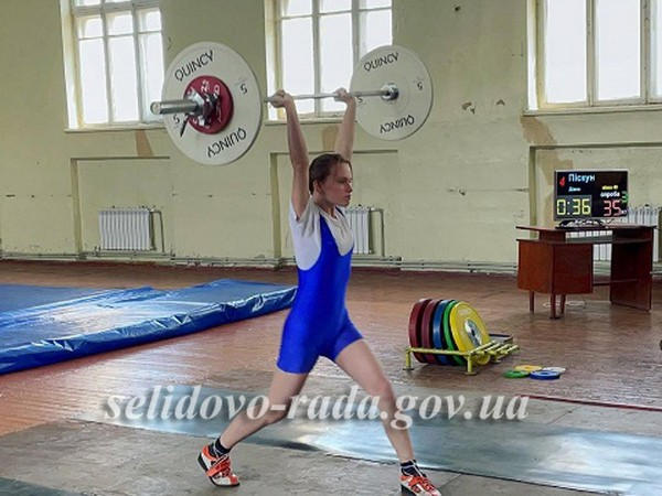 Юная спортсменка из Селидово завоевала «бронзу» на чемпионате Донецкой области по тяжелой атлетике