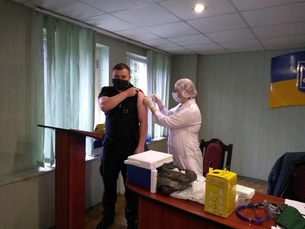 В Селидово спасателей продолжают вакцинировать от СОVID-19