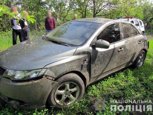 Пьяный житель Украинска угнал автомобиль и врезался на нем в бетонный забор частного дома
