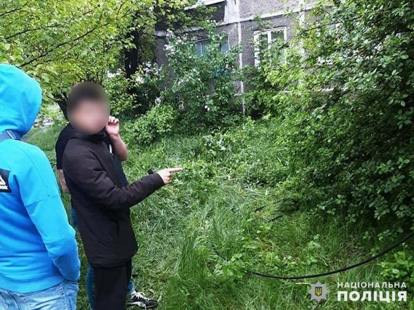 В Новогродовке задержали 20-летнего парня, который пытался украсть телефонный кабель