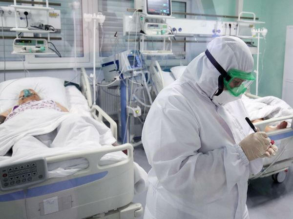 В больнице Покровска уменьшилось количество больных с COVID-19, но все они в тяжелом состоянии