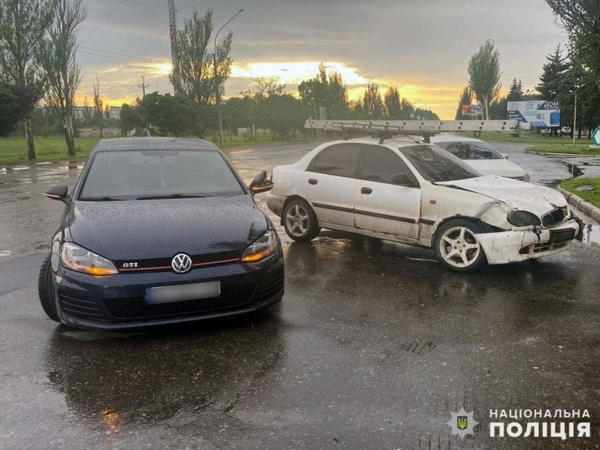 В Покровске не поделили дорогу Volkswagen и Daewoo: пострадала женщина