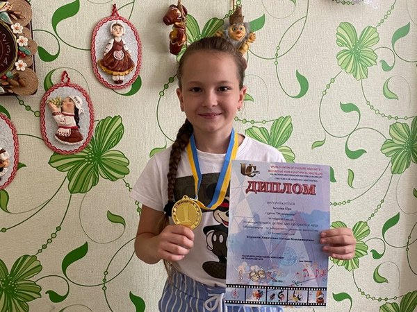 Школьница из Новогродовской громады стала победительницей областного художественного конкурса
