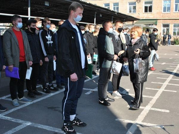 Призывников из Новогродовской громады торжественно отправили в армию
