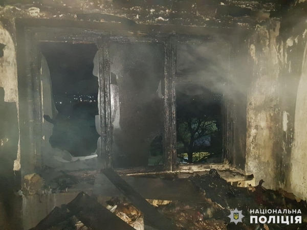 В результате масштабного пожара в Селидово, который тушили более двух часов, погибла женщина