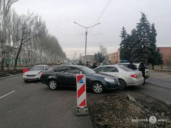 В Покровске произошло тройное ДТП