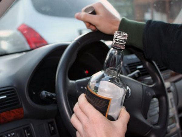 В Покровске пьяный водитель пытался откупиться от полицейских