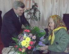 Жительница Марьинского района отметила 100-летний юбилей и поделилась секретами долголетия