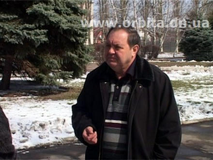 Главный эколог Красноармейска попался на взятке 20 тысяч гривен, которую вымогал за вырубку деревьев (фото + видео)