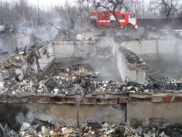 Страшные последствия пожара в Курахово заинтересовали правоохранителей (фото)