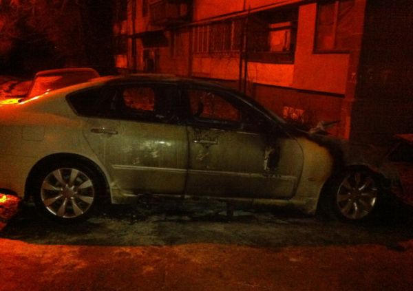 В Донецке сожги крутой автомобиль за полмиллиона (фото)