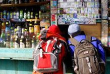 В Донецке без проблем продают алкоголь и сигареты несовершеннолетним (видео)