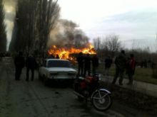 Власти Курахово пытаются помочь жителям сгоревшего двухэтажного дома (фото)