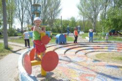 Уникальная детская площадка Донецка в стиле советского фэнтези (фото)