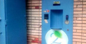 В подъездах донецких многоэтажек появились автоматы по продаже воды