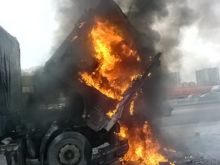 В Красноармейском районе на ходу загорелся грузовик