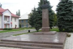 В Красноармейске неизвестные осквернили городской памятник (фото)