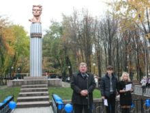 В селидовском сквере им. Маяковского прошел музыкально-поэтический праздник (фото)