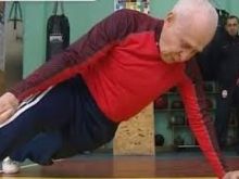 85-летний дончанин устанавливает спортивные рекорды и пытается раскрыть тайну украинского борща (видео)