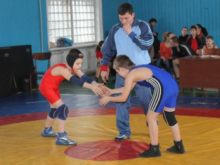 В Новогродовке состоялся турнир по вольной борьбе среди юношей и девушек