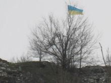 В Донецке на символе Донбасса водрузили украинский флаг (фото)