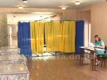 Выборы в Димитрове: самый высокий процент явки обеспечили пациенты больницы (видео)