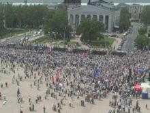 В Донецке многотысячный митинг против проведения выборов президента перерос в блокаду резиденции Рината Ахметова (фото, видео)