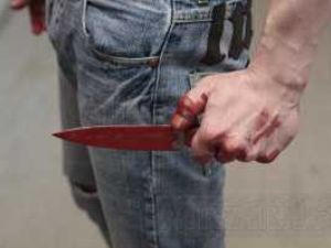 Житель Красноармейска получил нож в грудь возле магазина