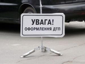 В Димитрове мотоциклист въехал в припаркованный