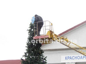 Красноармейск продолжают украшать к Новому году (фото)