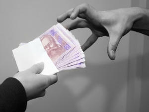 Жительница Димитрова пыталась устроиться на работу с помощью взятки