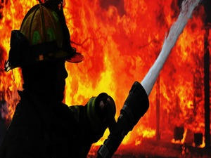 В Красноармейском районе пожарные целую ночь боролись с огнем