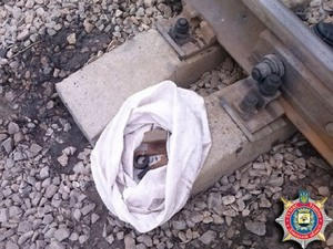 В районе Димитрова три алкоголика пытались пустить под откос поезд