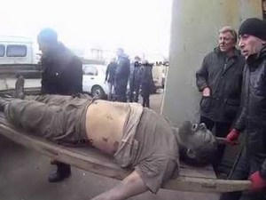 На шахте имени Засядько поднимают на-гора тела погибших и раненных шахтеров (видео)