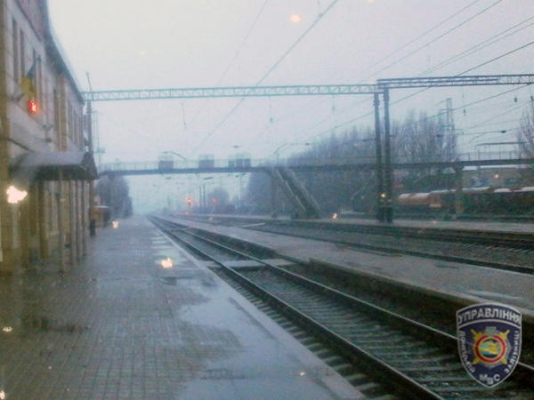 В Красноармейске пьяный парень упал с железнодорожного моста