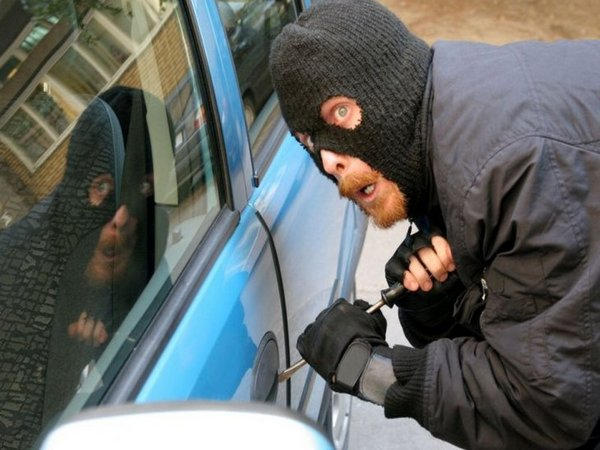 В Красноармейске задержаны автомобильные воришки