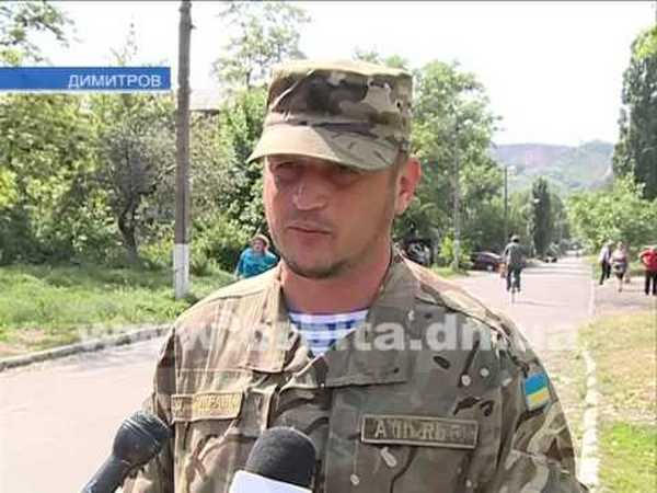 Украинские военные помогают благоустроить Димитров