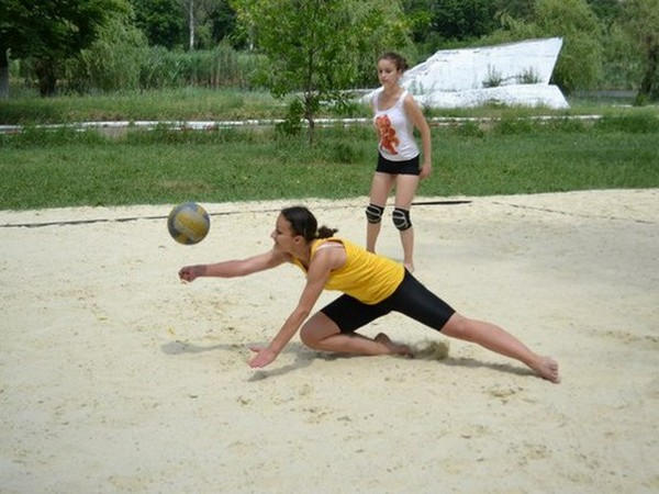 В Красноармейске девушки учавствовали в соревнованиях по пляжному волейболу