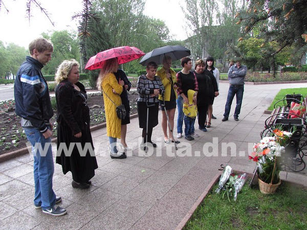 В Красноармейске почтили память жертв стрельбы в день незаконного референдума