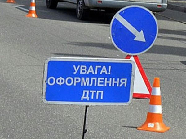 В Покровске (Красноармейске) ВАЗ протаранил два автомобиля: есть пострадавший