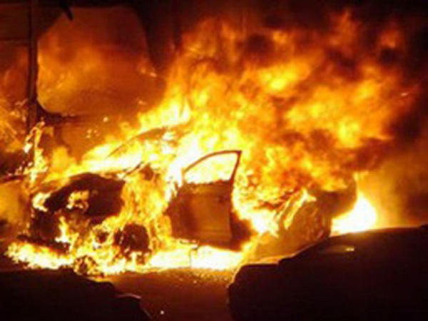 В Мирнограде (Димитрове) сожгли автомобиль стоимостью 170 тысяч гривен