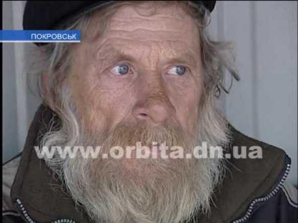 Россиянин живет на остановке в Покровске