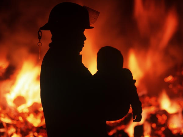 В Мирнограде пожарный спас жизнь 4-летней девочке