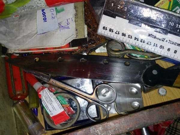 Жительница Покровска, не найдя аргументов во время ссоры, вонзила в спину своему сожителю нож