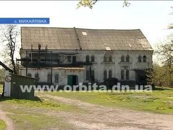 Уникальный памятник архитектуры в Покровском районе оказался никому ненужным