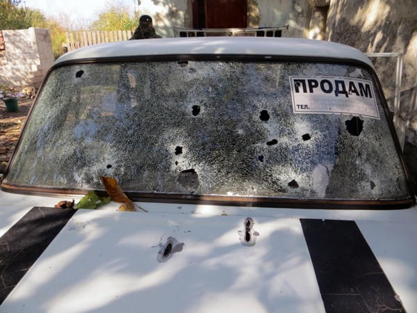 В Покровском районе неизвестные обстреляли автомобиль