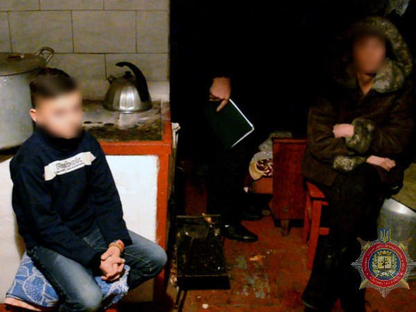 В Гродовке родители выгнали ребенка на мороз из-за бутылки водки